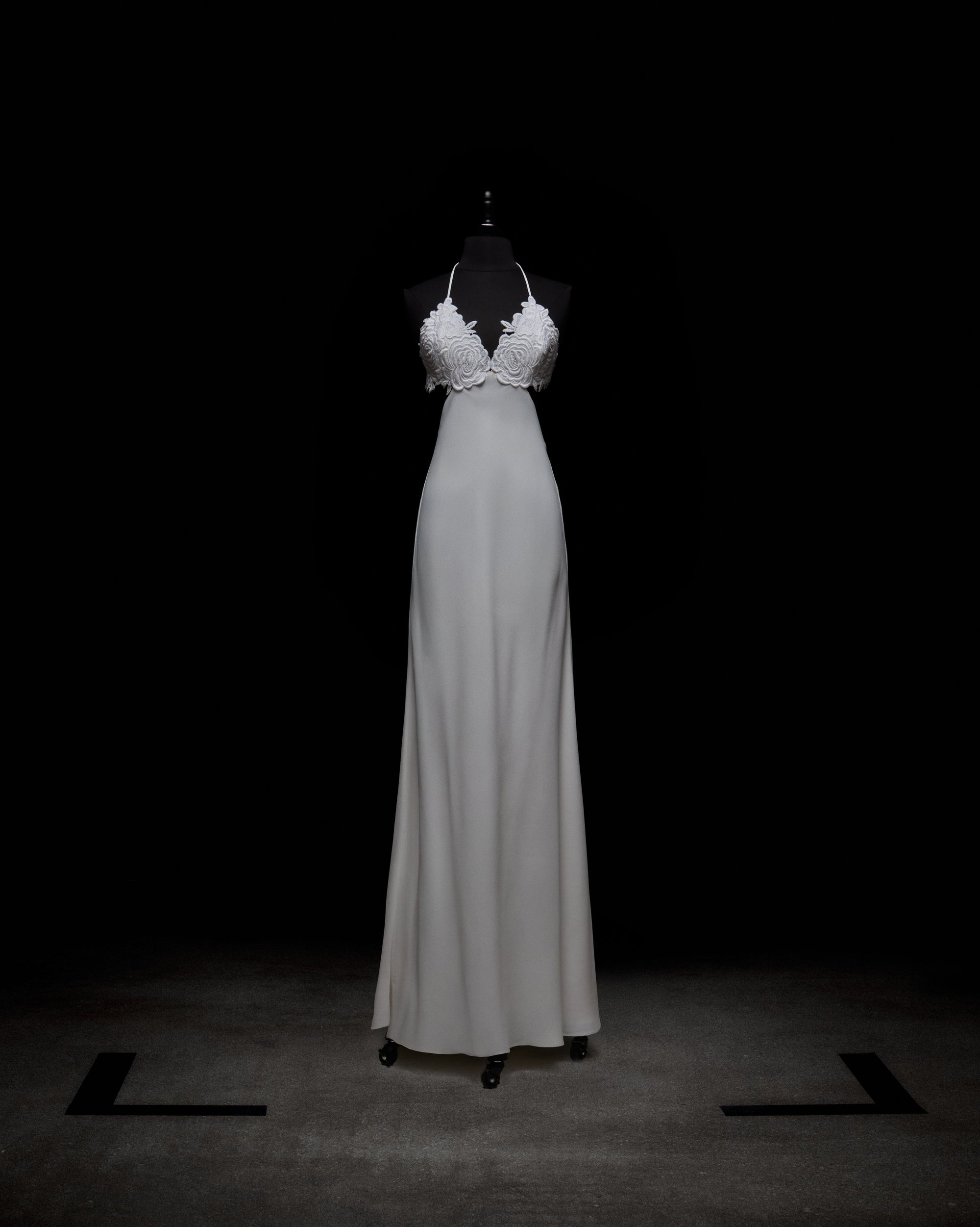 A woman in the Lua Dress holds a bouquet of flowers.