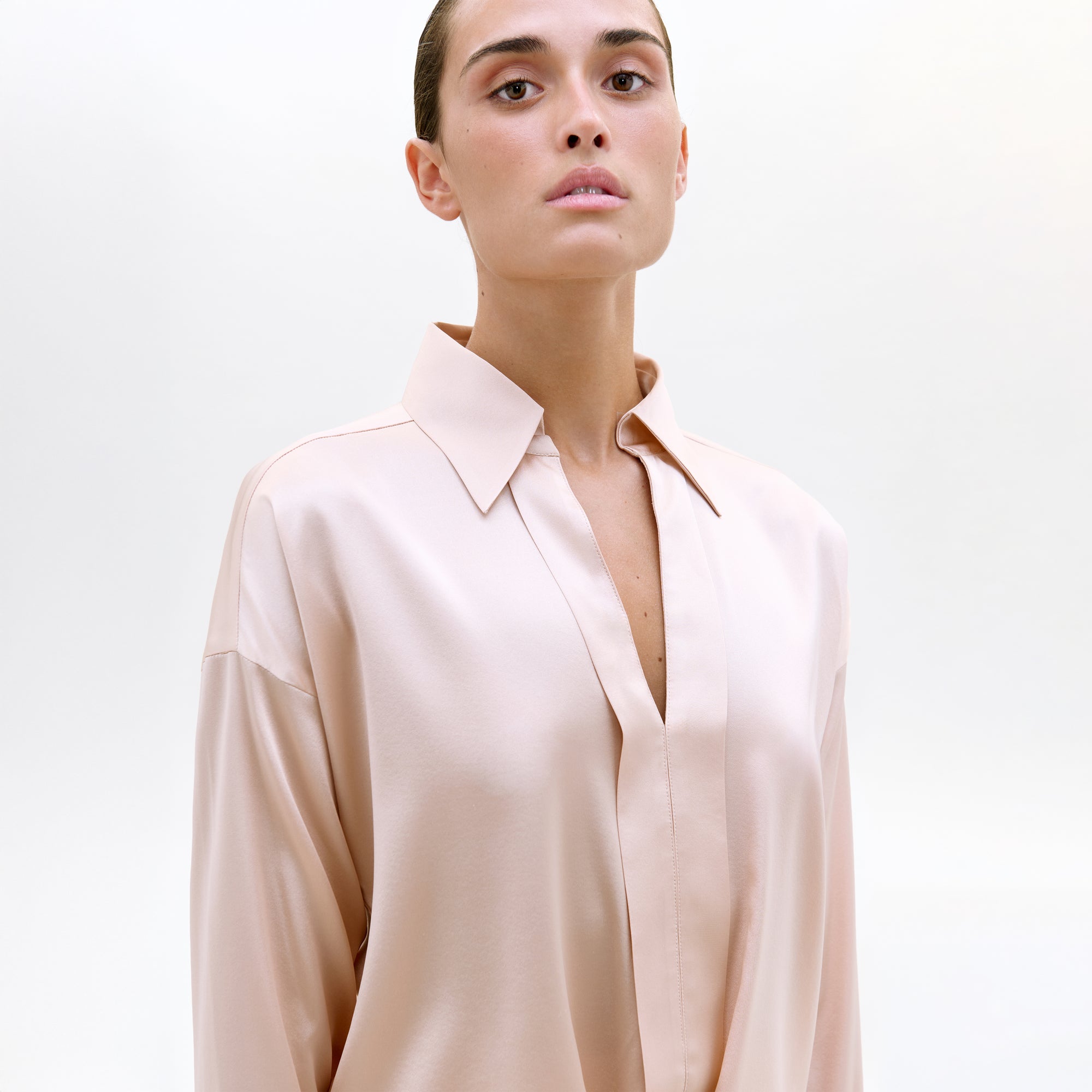 Narva_blouse_-_Nude_Adiciones_2025_1