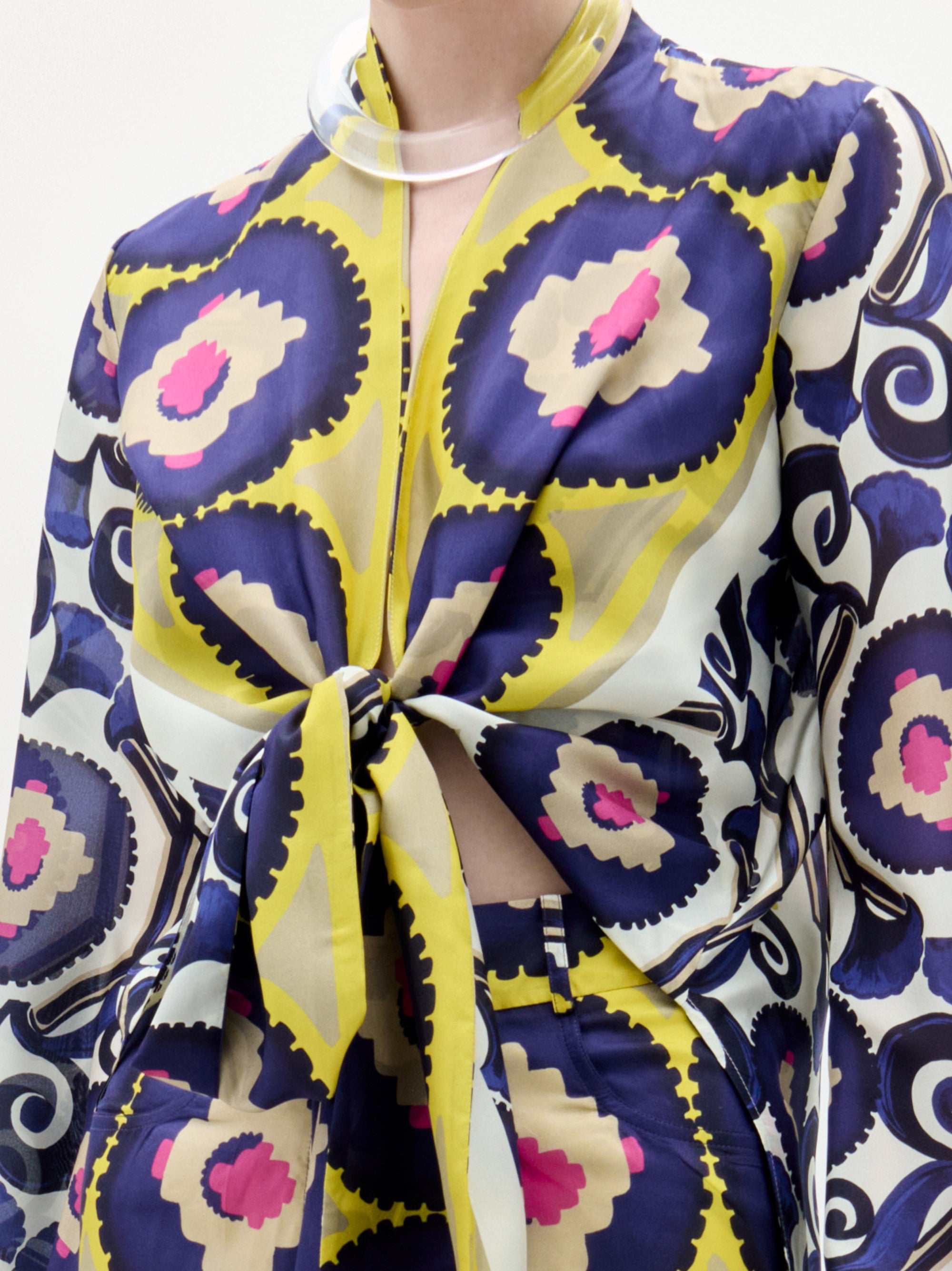 20_HoneyBlouse_YellowMosaic__PRESPRING2026_DETAIL