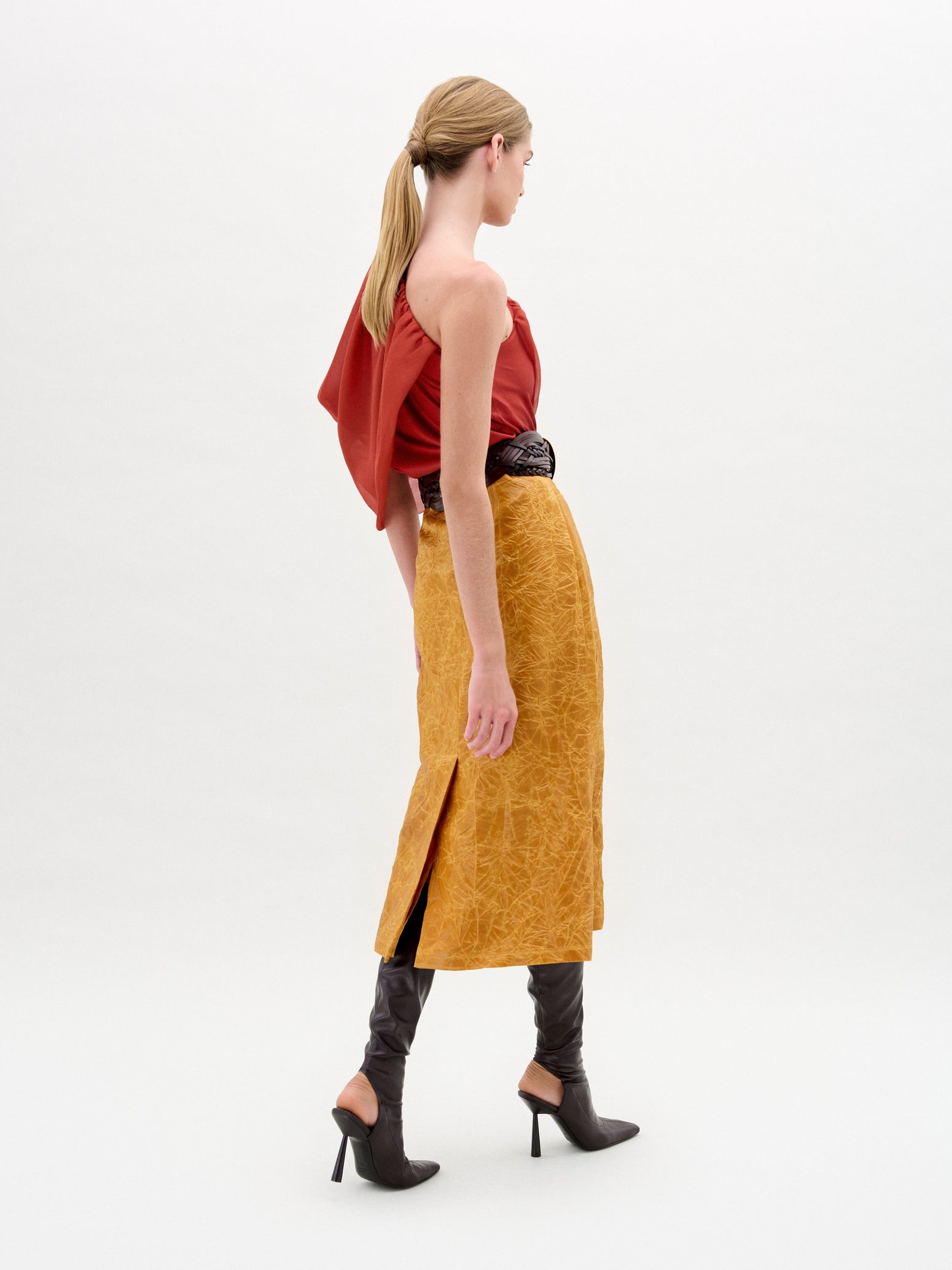 ADILBLOUSE-TERRACOTA_LAYANSKIRT-MUSTARD_BACK_FALL2025_21cbc955-c349-4570-828a-c31f4a2e4108