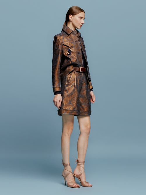 The model is wearing a Bimba Bermuda Metallic Ocher available for pre-order.