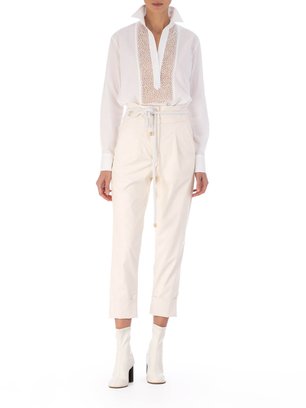 Bega blouse white with a lace-detailed collar and v-neckline on a plain background.