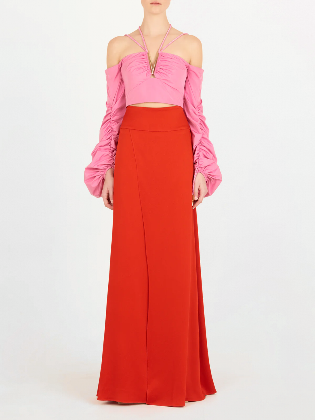 A glamorous Pinar Skirt Rouge with a side slit.