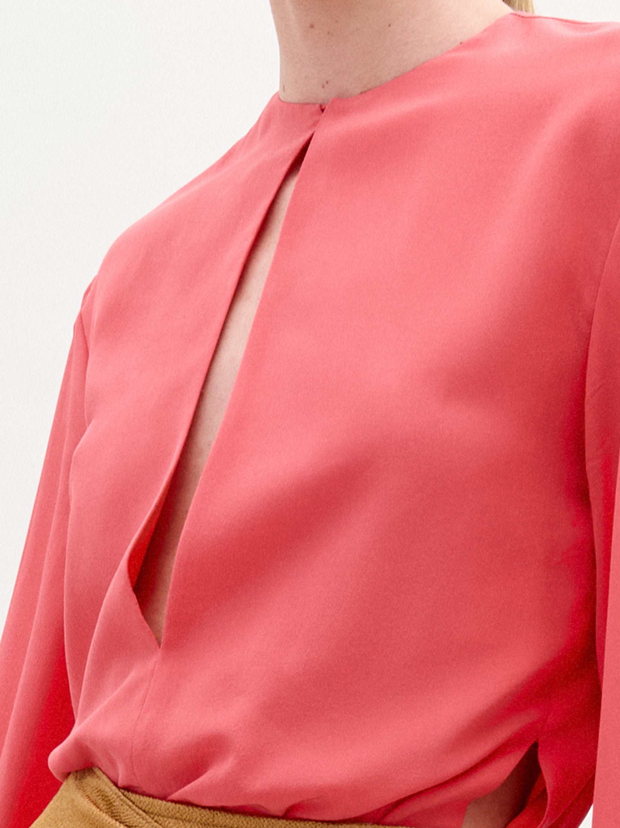 COVILHABLOUSE-CORAL_DETAIL_PRE-FALL2025