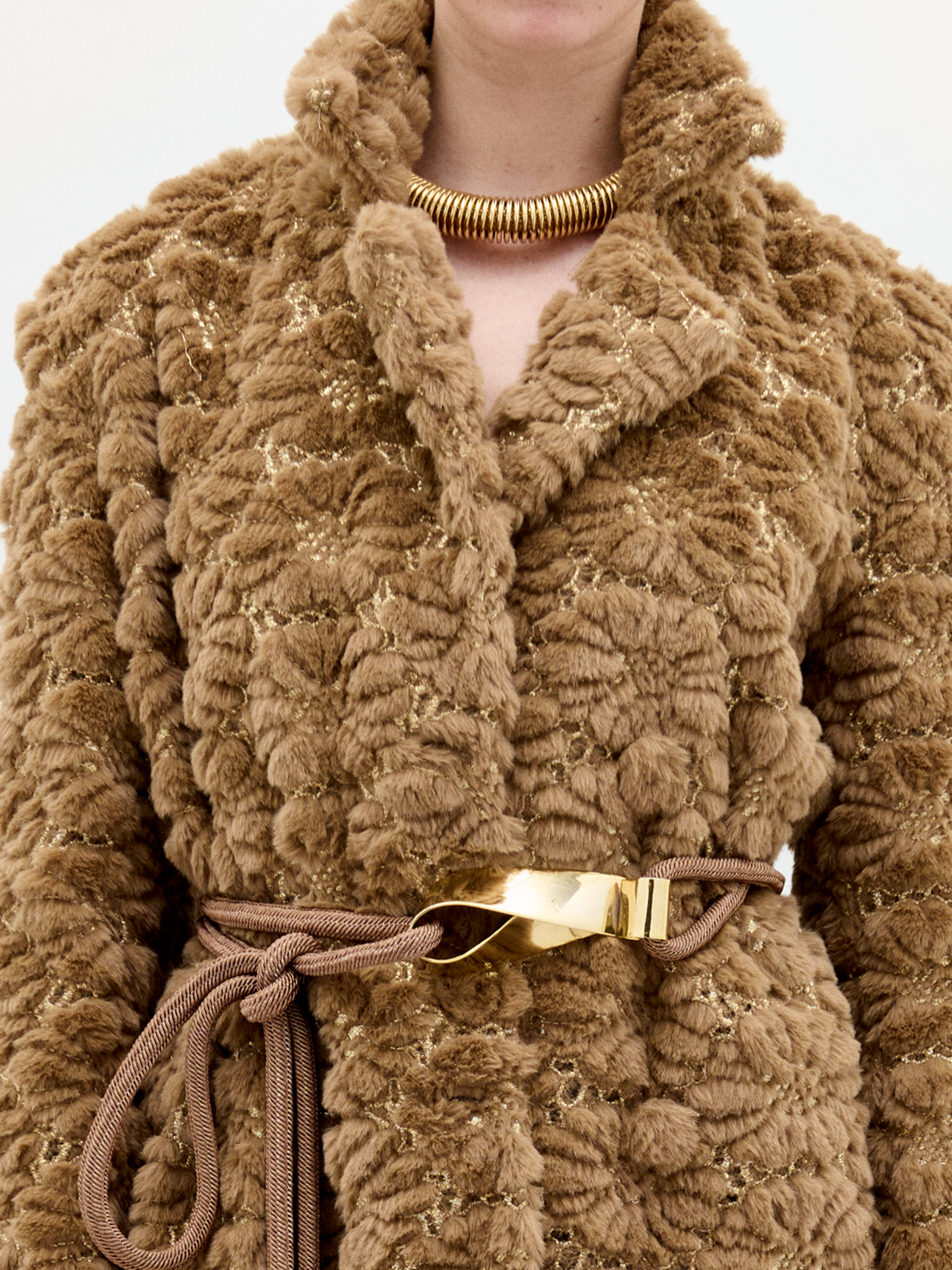 EMERSONTRENCH-CAMEL_DETAIL_HolidayCapsule2025