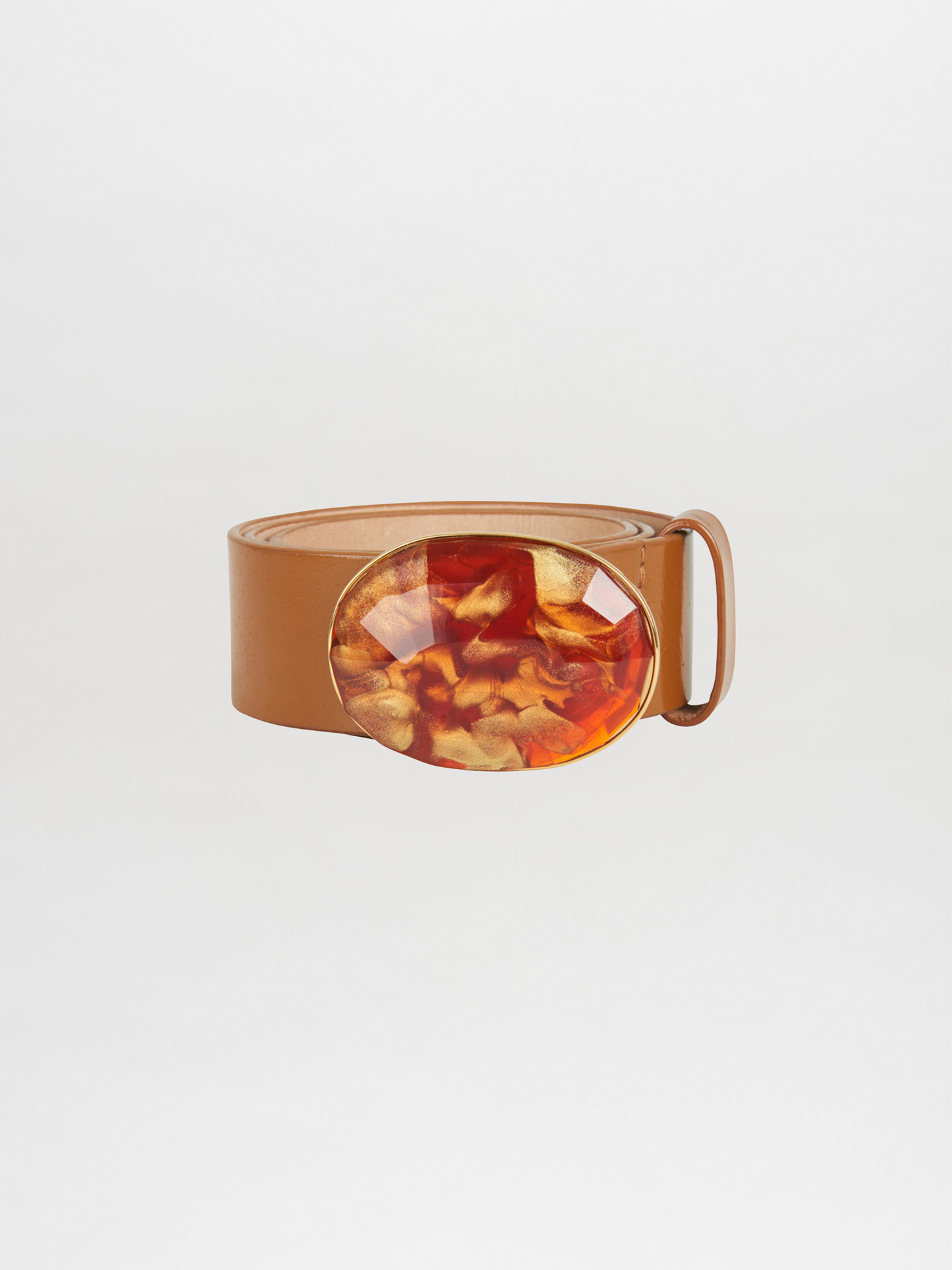 Introducing the Irene Belt Terracota: a brown belt beautifully crafted from Italian leather, featuring a large, oval resin buckle with an amber-colored marbled pattern. Elegantly displayed against a plain white background, this accessory is perfect for making a fashion statement in Fall 2023.