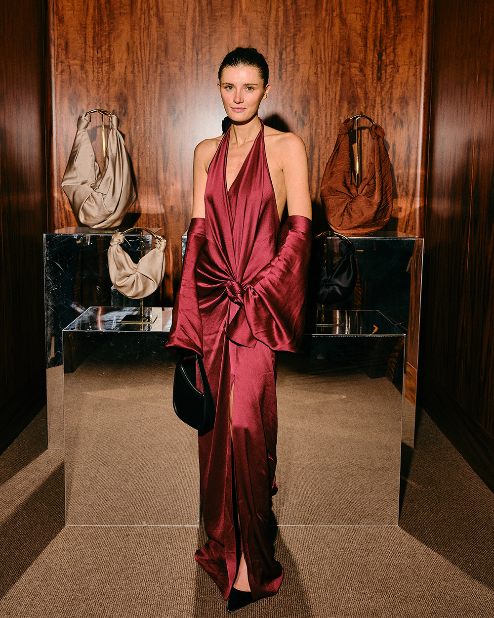 Woman_in_dress_burgundy