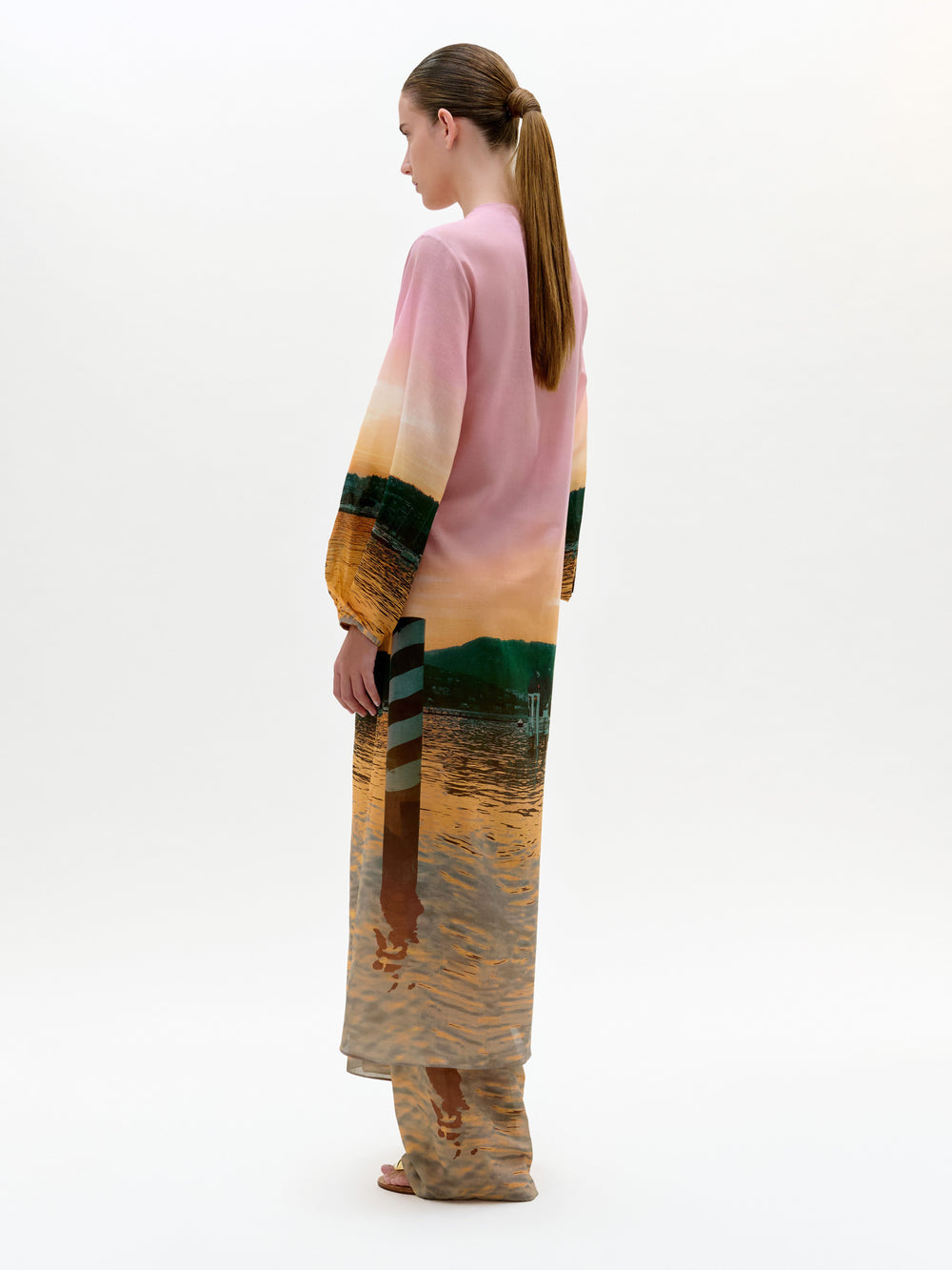 YANIL_ROBE_BACK