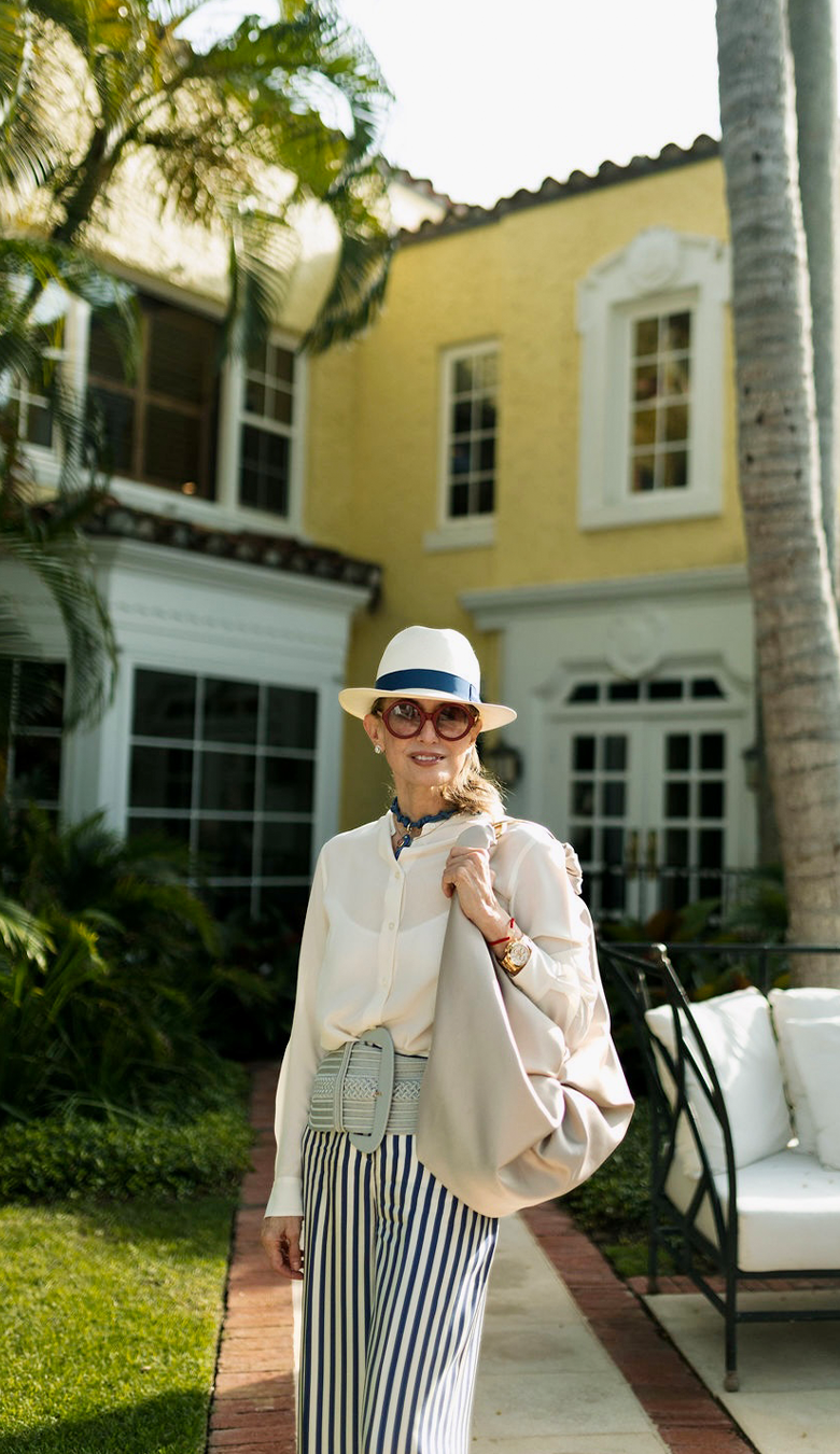 silvia_tcherassi_with_sofia_bag_beige_01fd271a-082b-443a-8f37-ee2d136bde4f