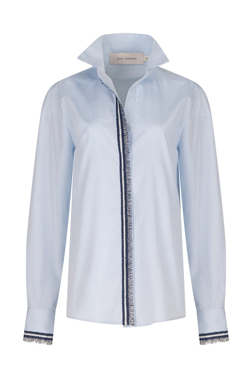 A Naroa Blouse Baby Blue with a hood is perfect for a casual and sporty look.
